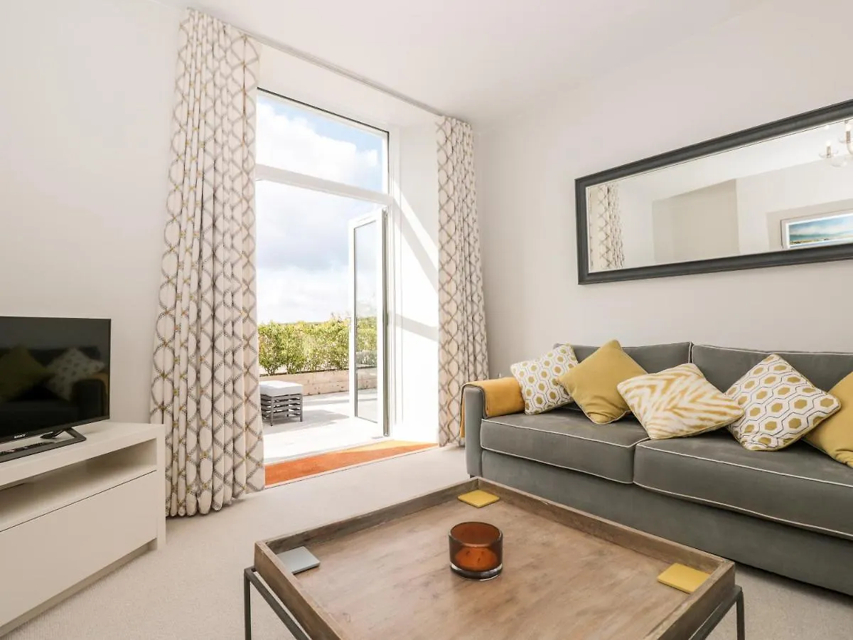 2 The Manor House, Hillfield Village Apartment *