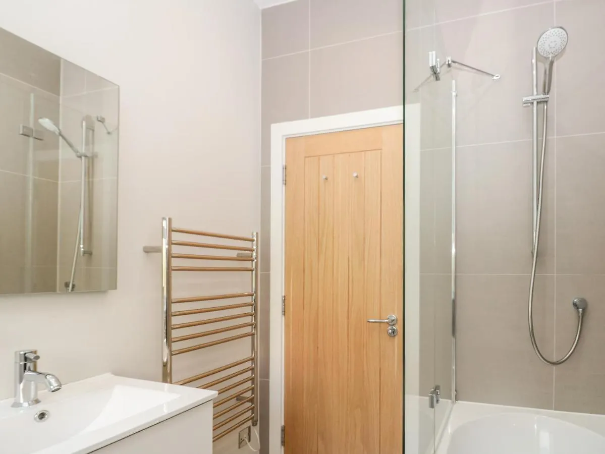 2 The Manor House, Hillfield Village Apartment *