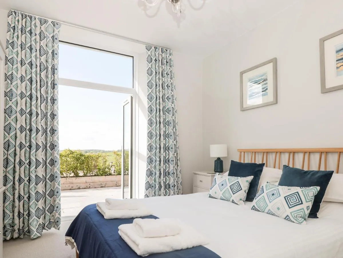 2 The Manor House, Hillfield Village Apartment *