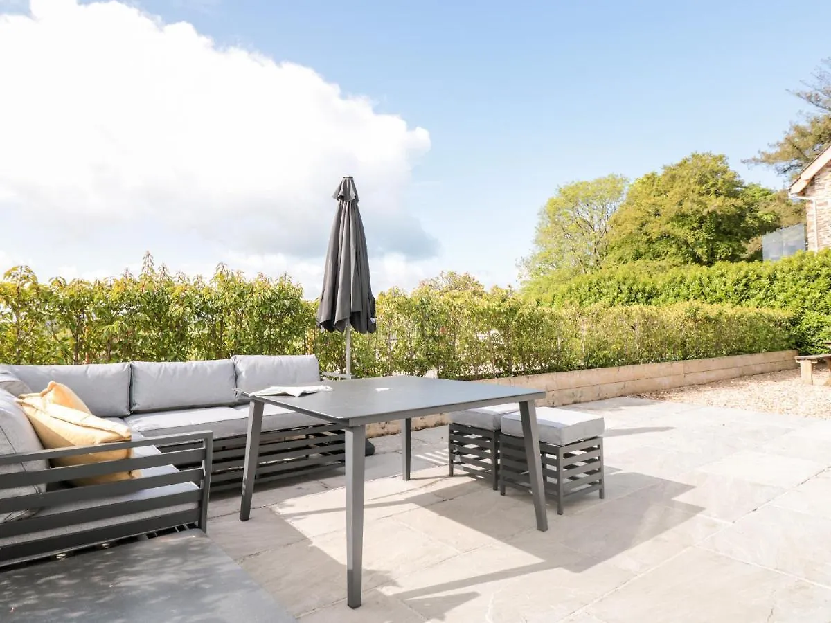 2 The Manor House, Hillfield Village Apartment