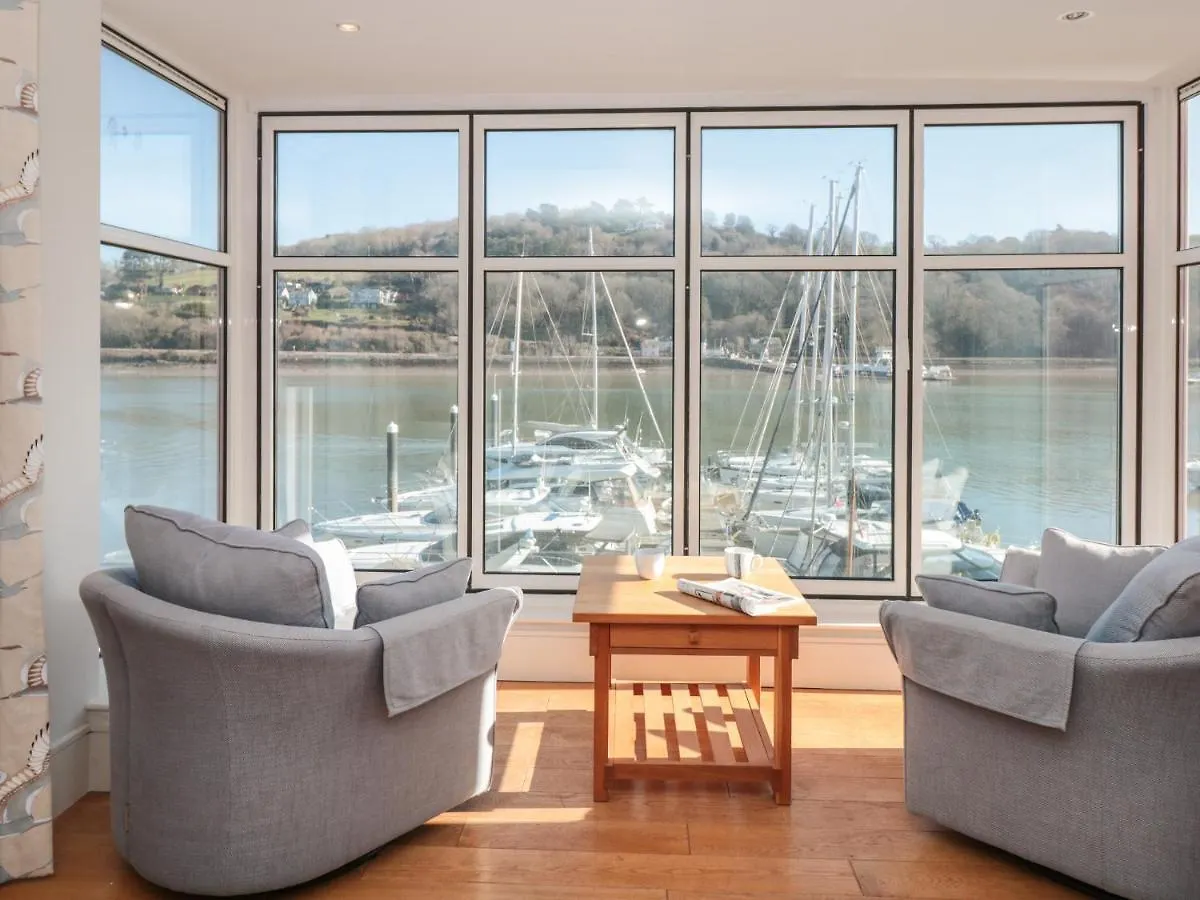 33 Dart Marina Apartment
