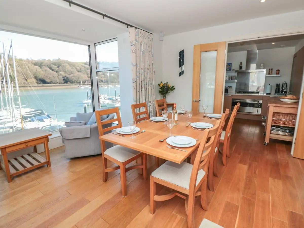 33 Dart Marina Apartment *