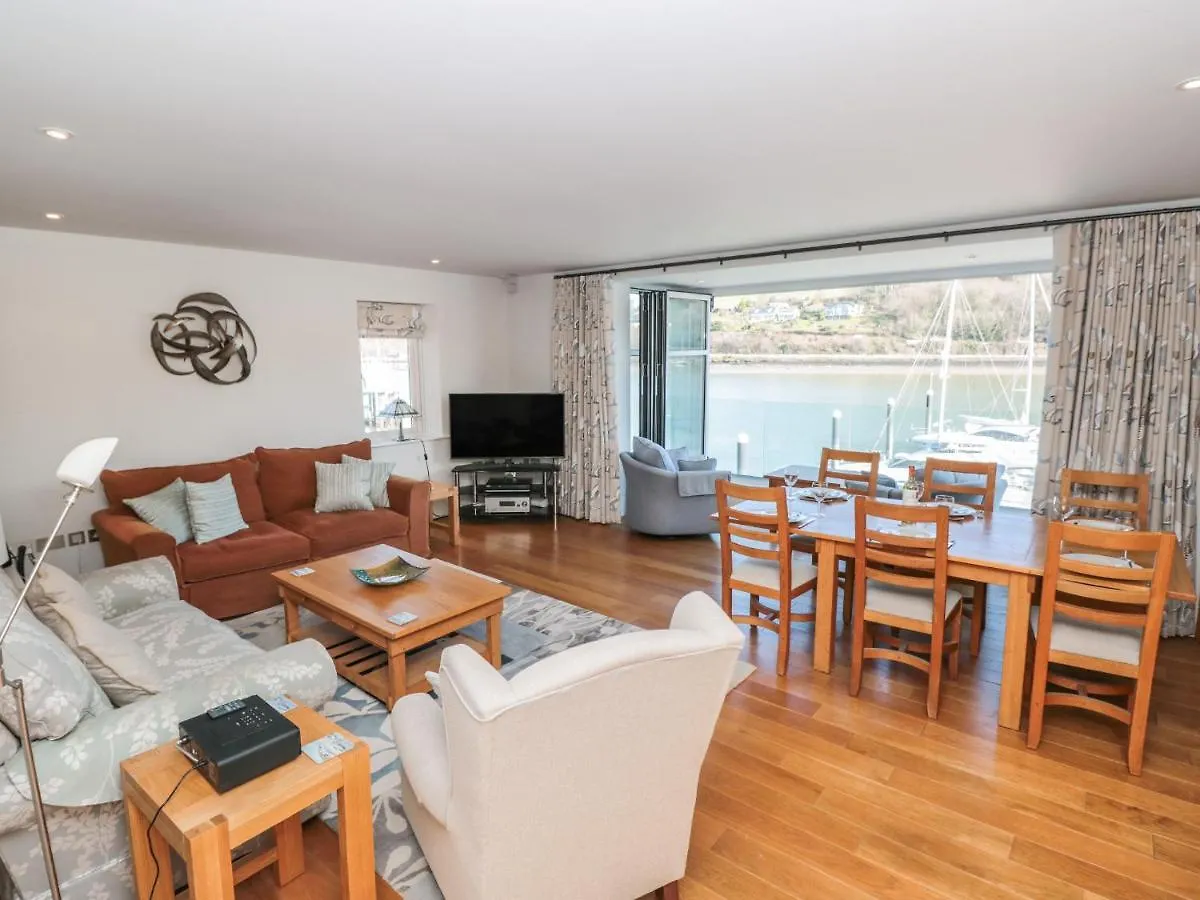 Apartment 33 Dart Marina *