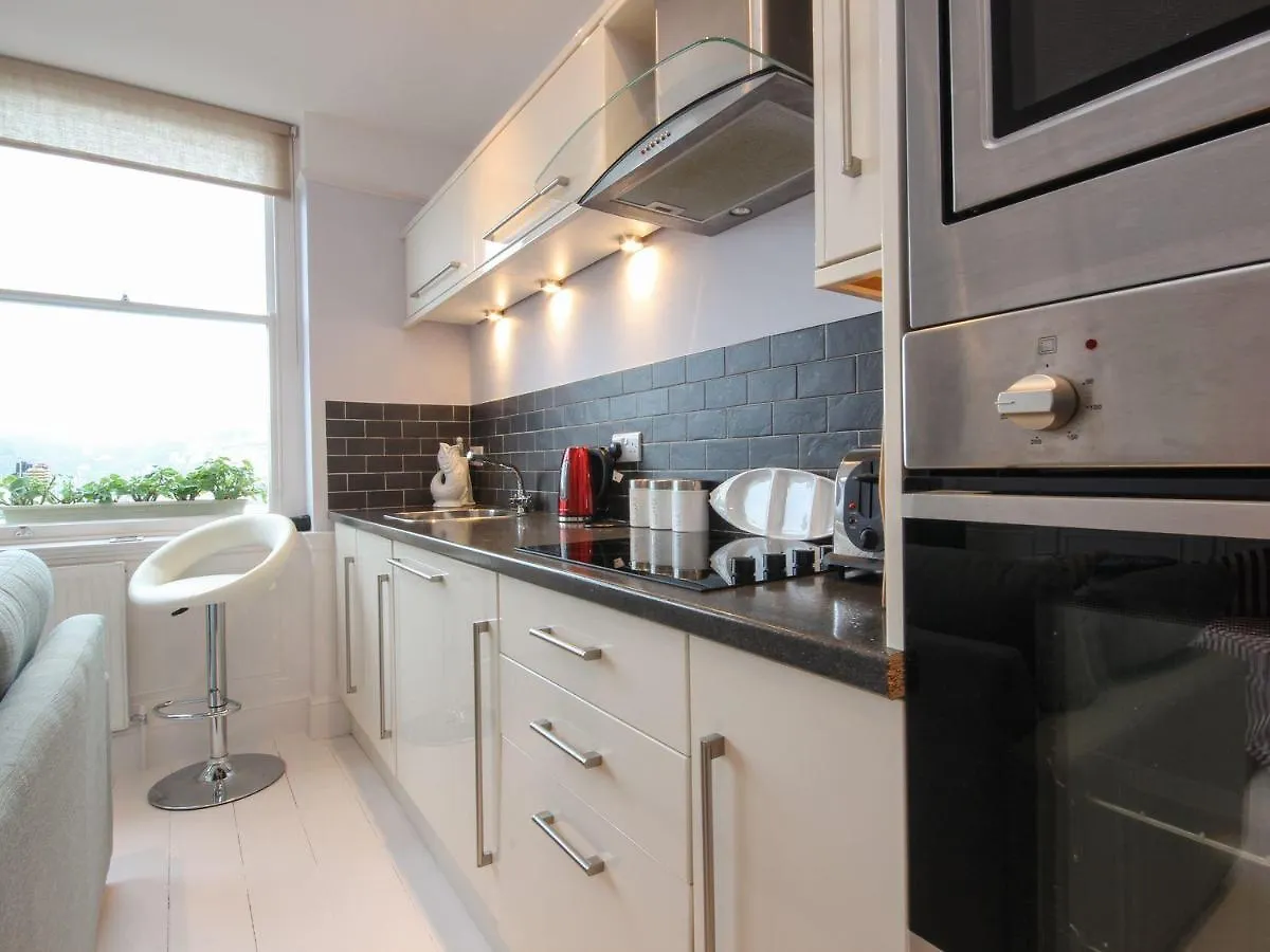 Apartment Flat 1, 32 Newcomen Road *