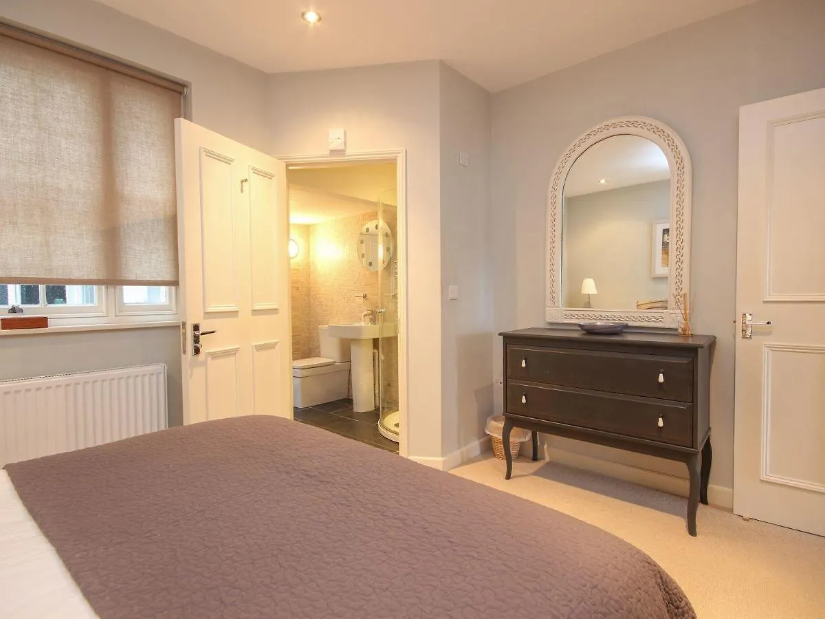Flat 1, 32 Newcomen Road Apartment *