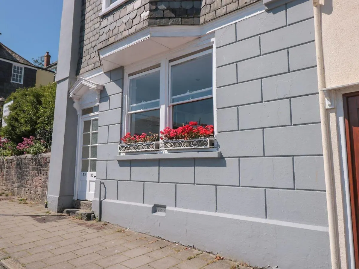 Flat 1, 32 Newcomen Road Apartment *
