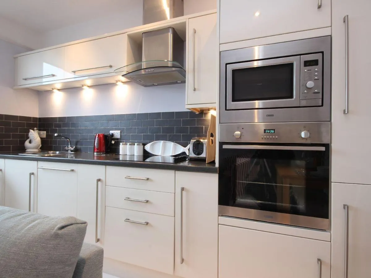 Flat 1, 32 Newcomen Road Dartmouth