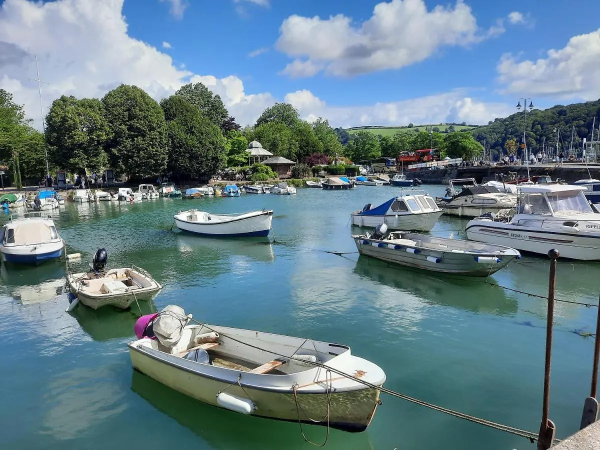 Apartment Sunnydaze-detached With 2 Bedrooms And 2 Bathrooms And Private Parking Outside Door Dartmouth