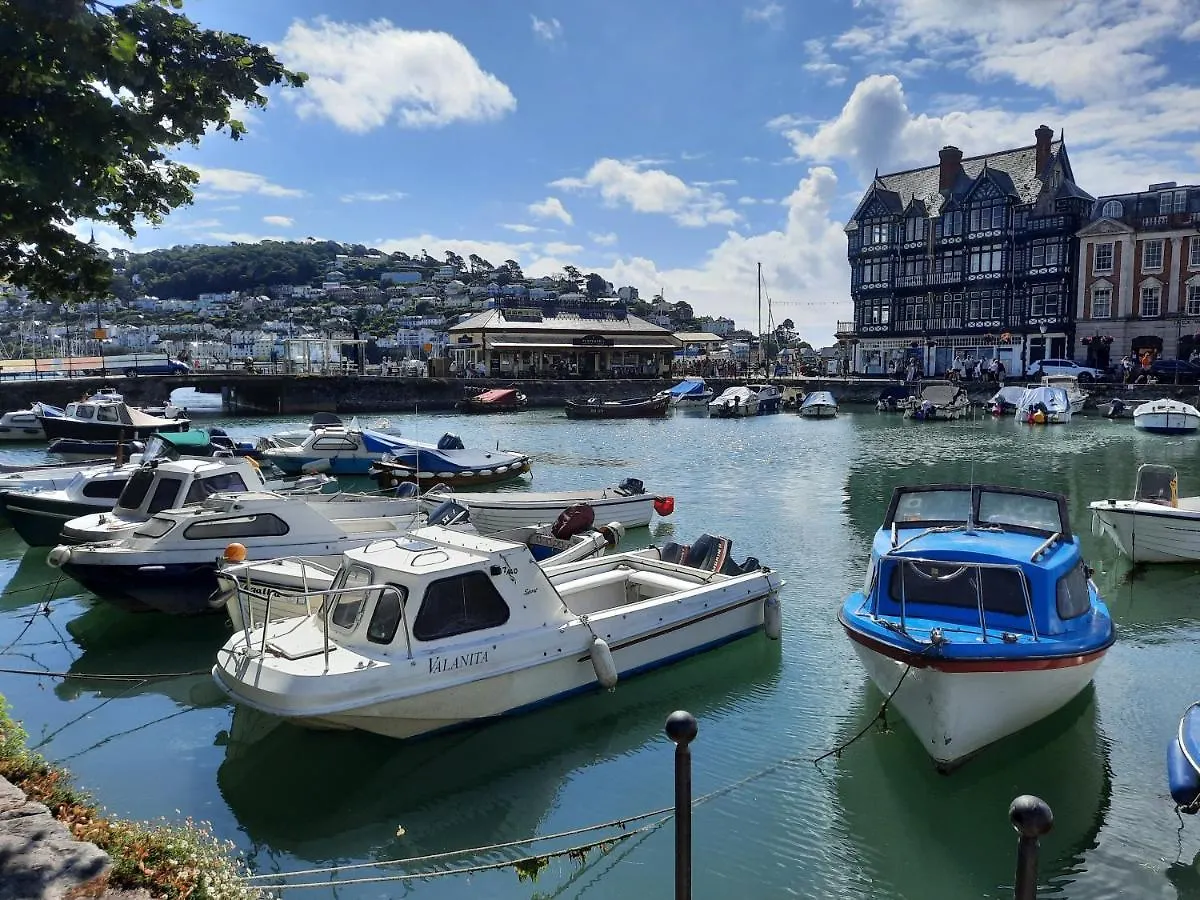 Sunnydaze-detached With 2 Bedrooms And 2 Bathrooms And Private Parking Outside Door Apartment