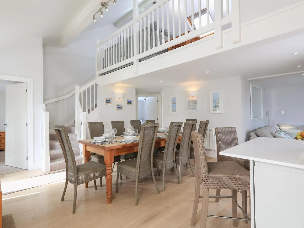 Keepers Lodge, Hillfield Village *