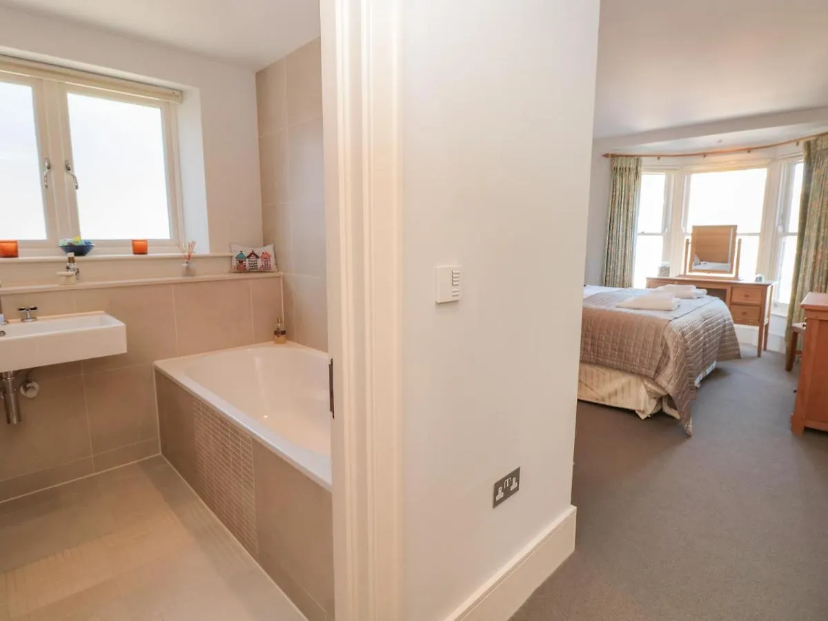 33 Dart Marina * Dartmouth