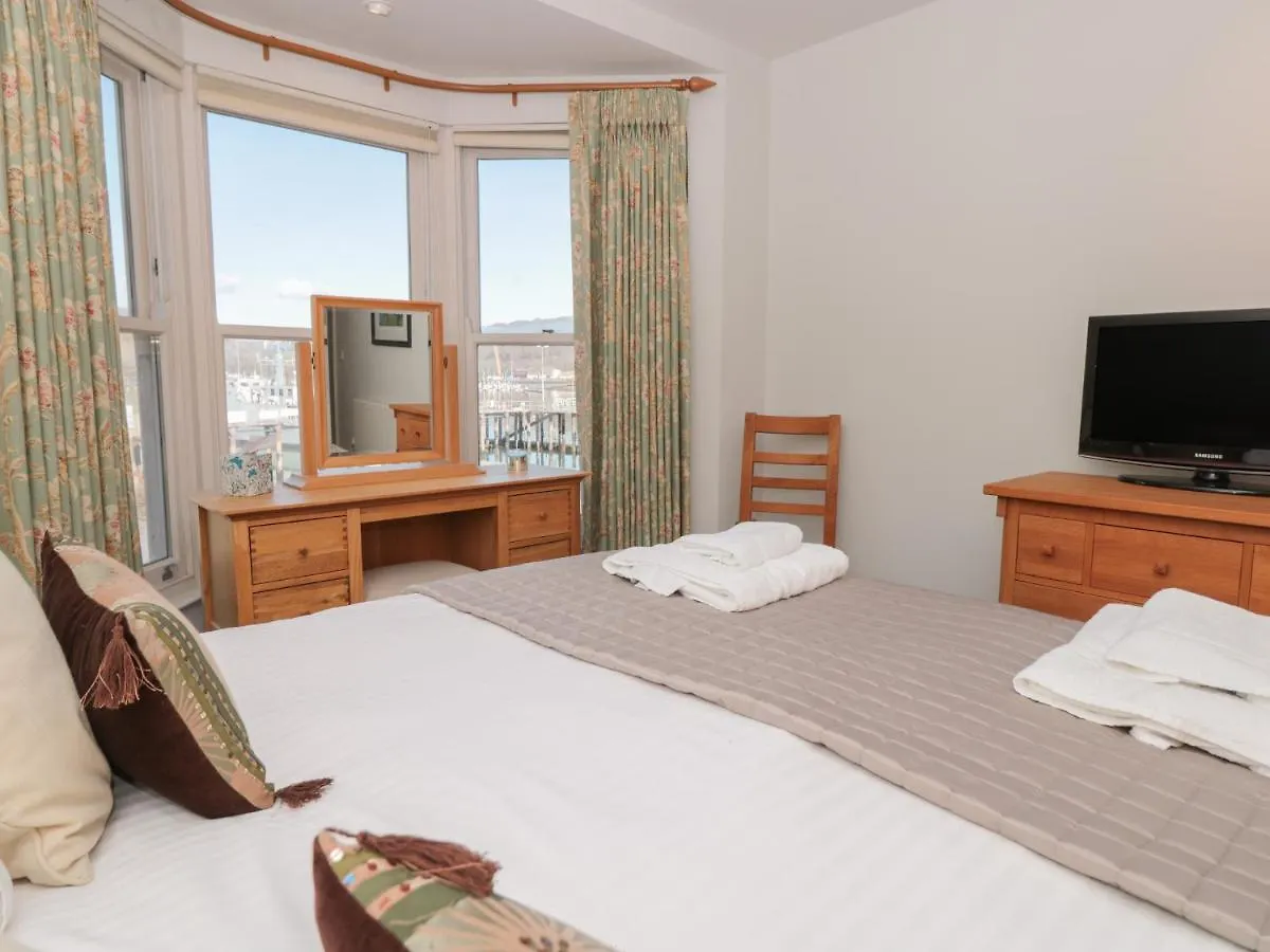 33 Dart Marina Apartment
