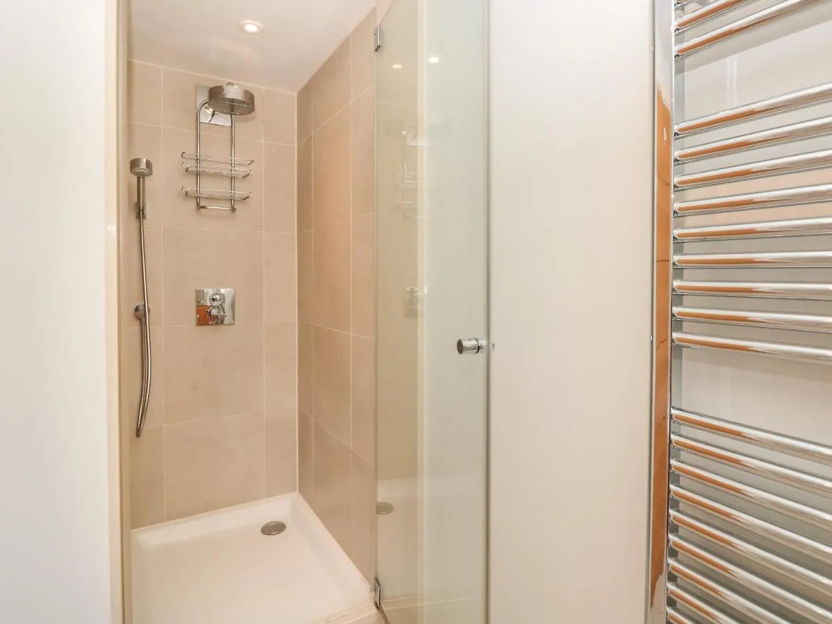 33 Dart Marina Apartment *