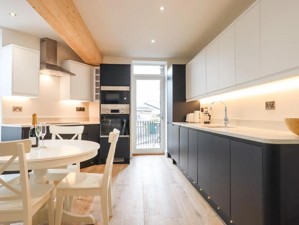 Ferryside Holiday home