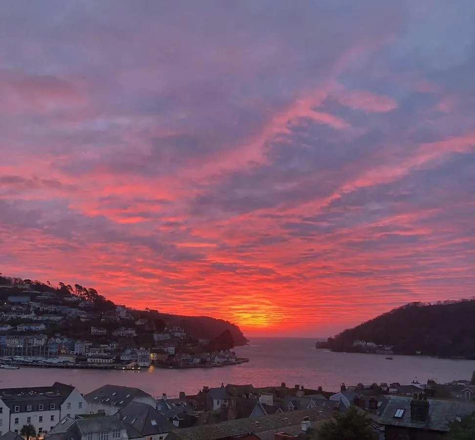 Admiral Quarters * Dartmouth