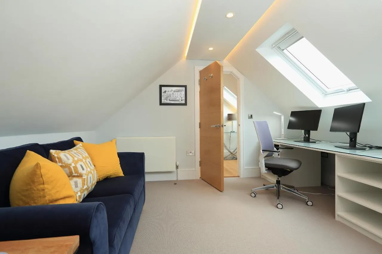 9 Dart Marina * Dartmouth