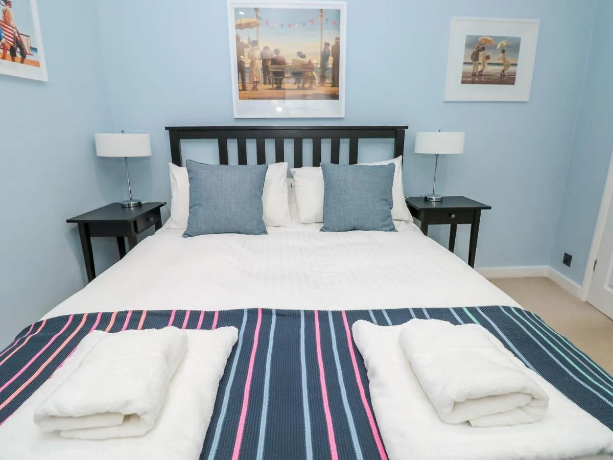 Apartment 34a Clarence Street *