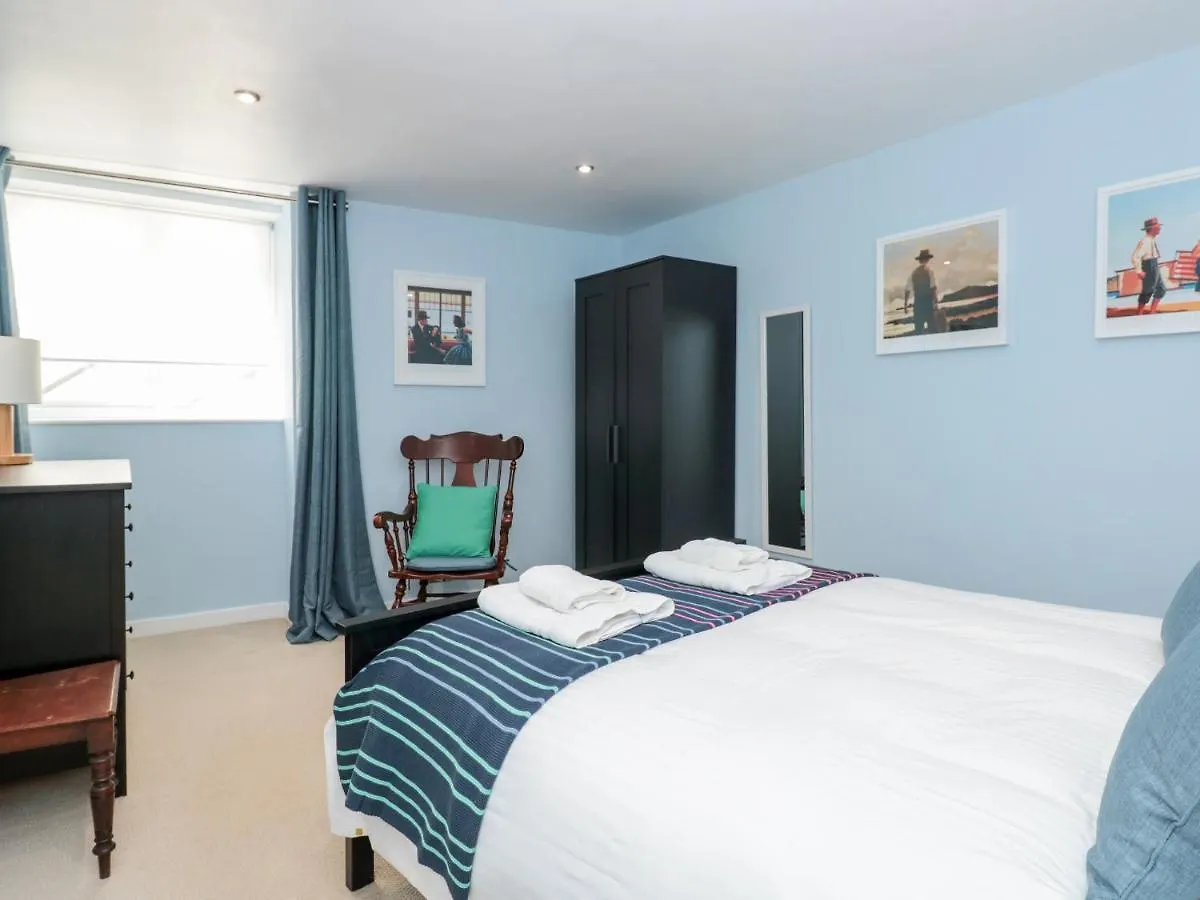 34a Clarence Street * Dartmouth