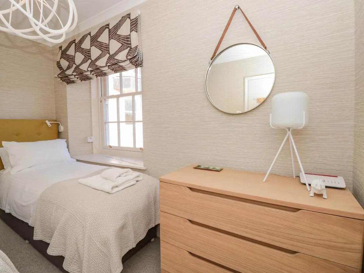 Apartment Upper Tremorvah Dartmouth