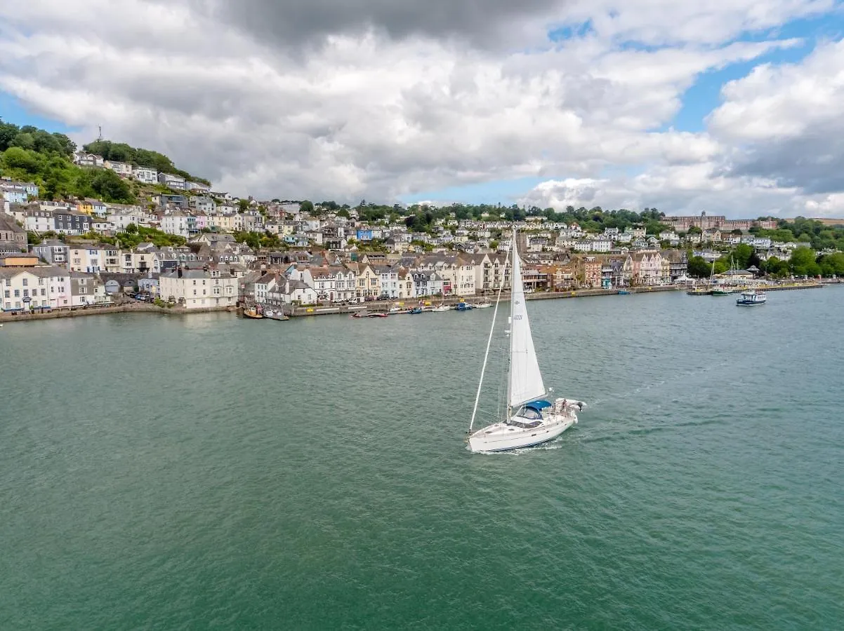 Waterfront House Bed & Breakfast 5*