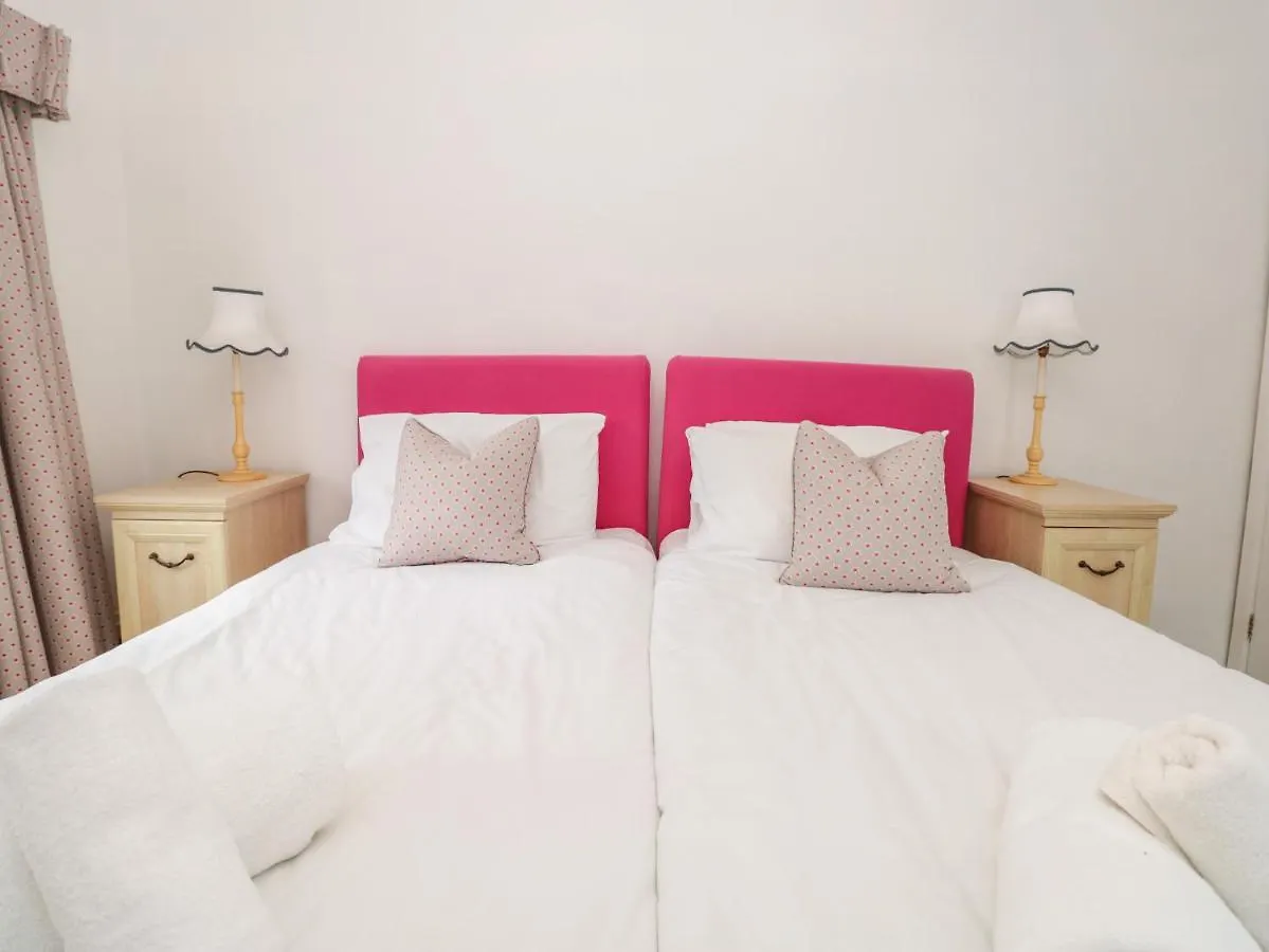 2 Lee Court * Dartmouth