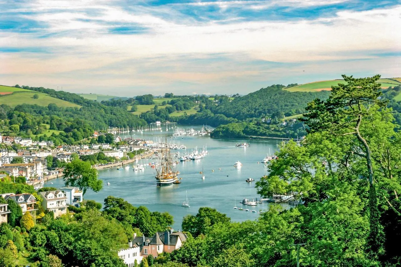 2 Lee Court * Dartmouth