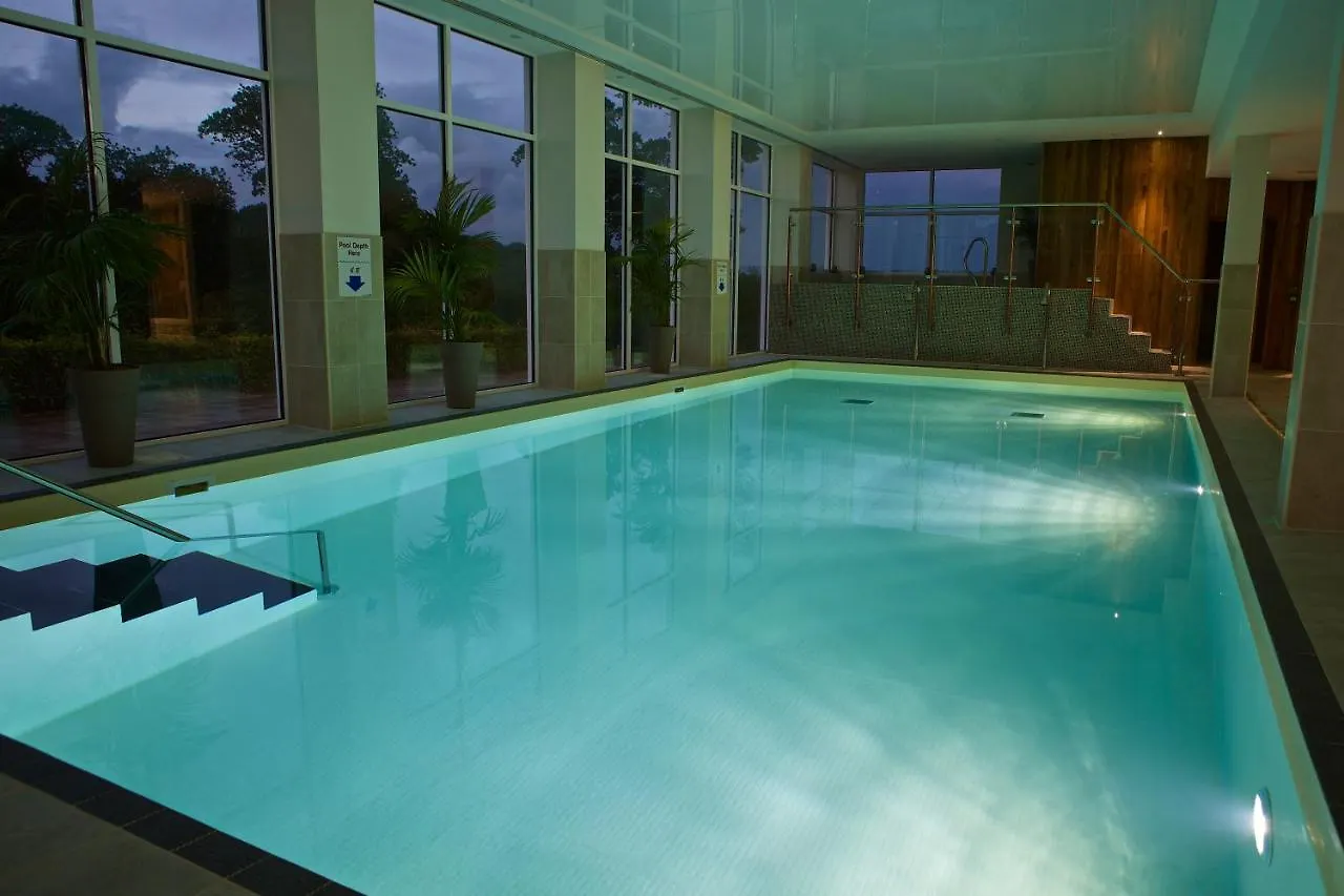 Country house Western The Hotel, Golf & Dartmouth