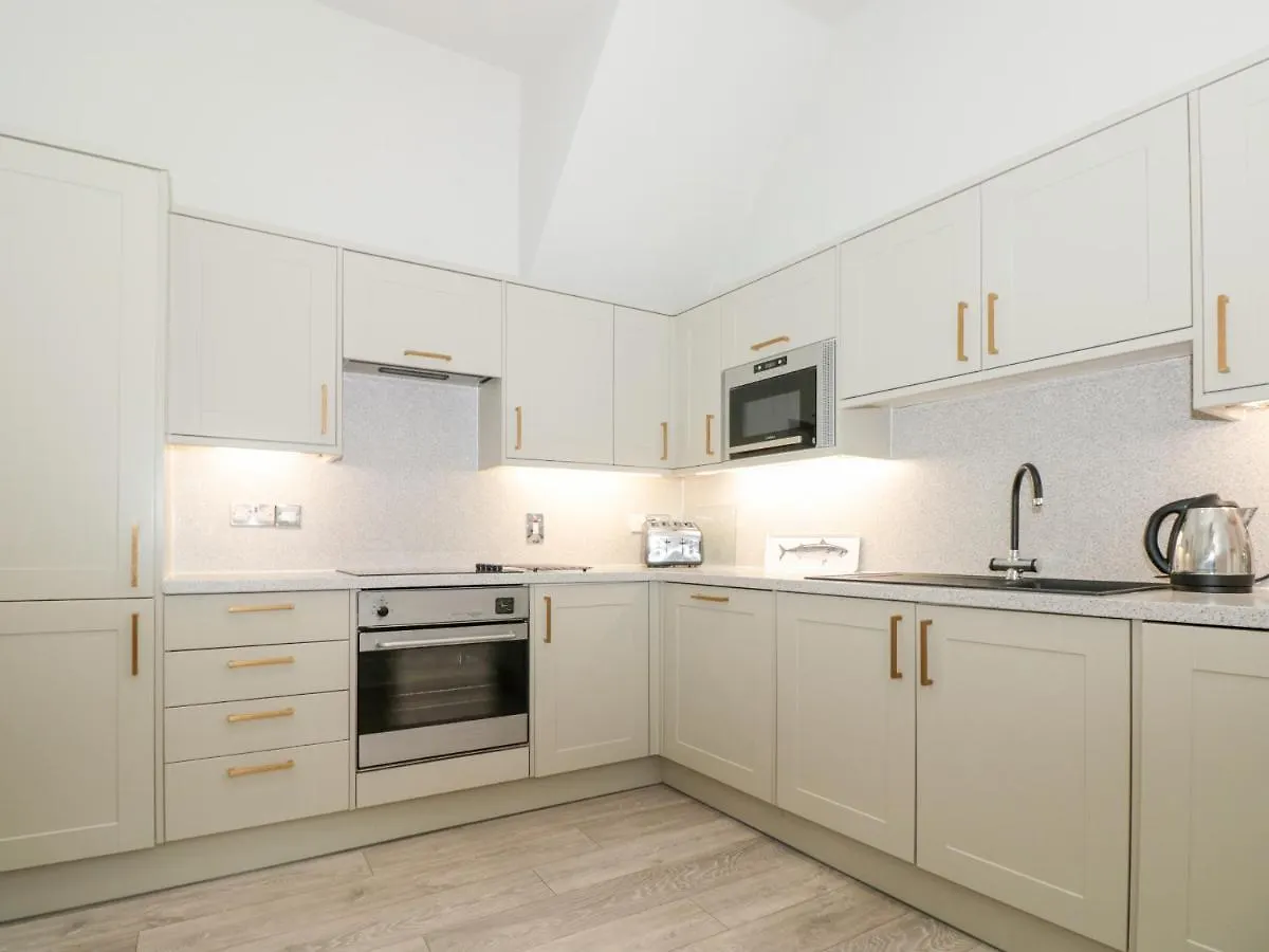 Apartment St Saviours Reach