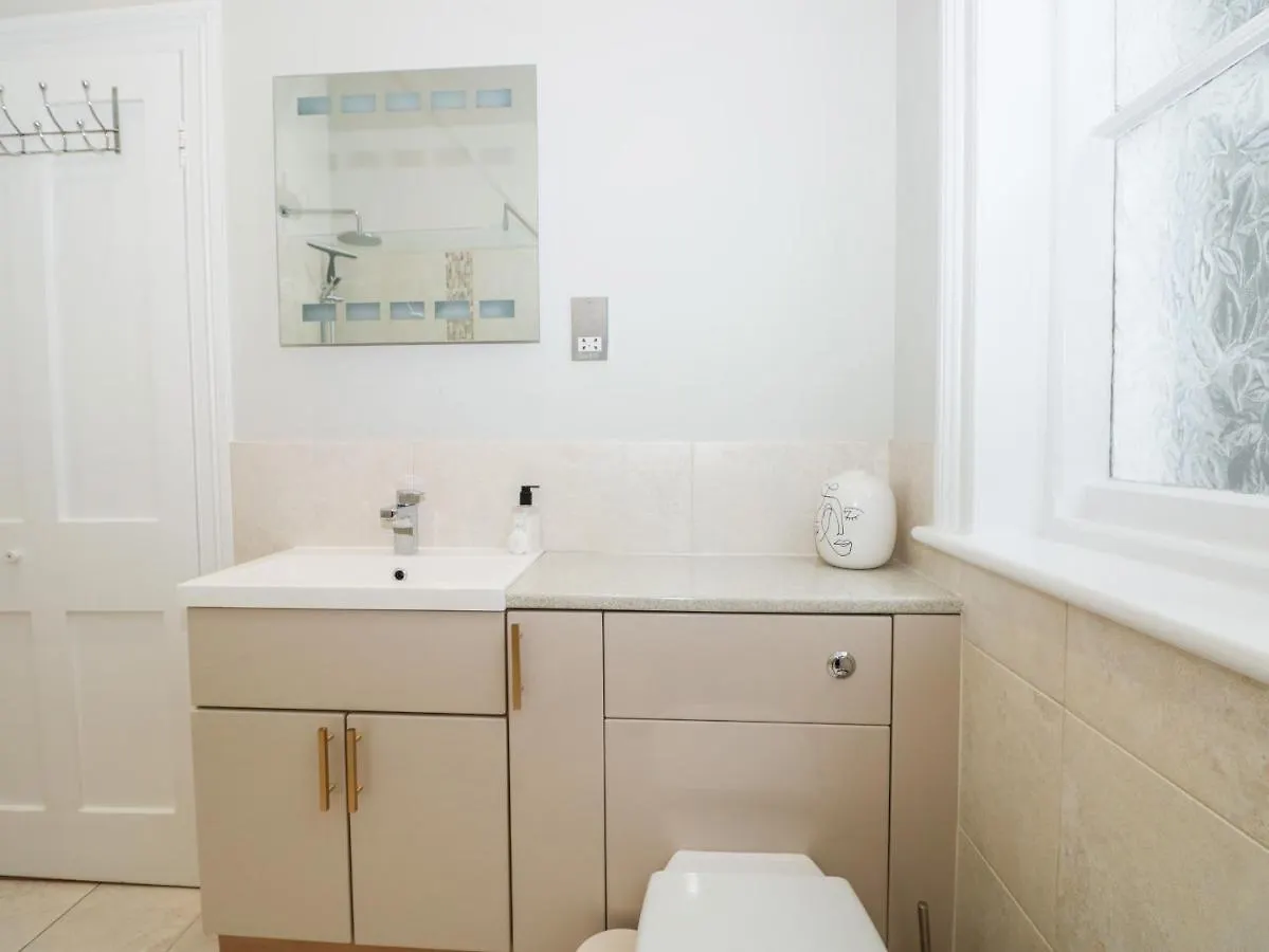 St Saviours Reach Apartment *