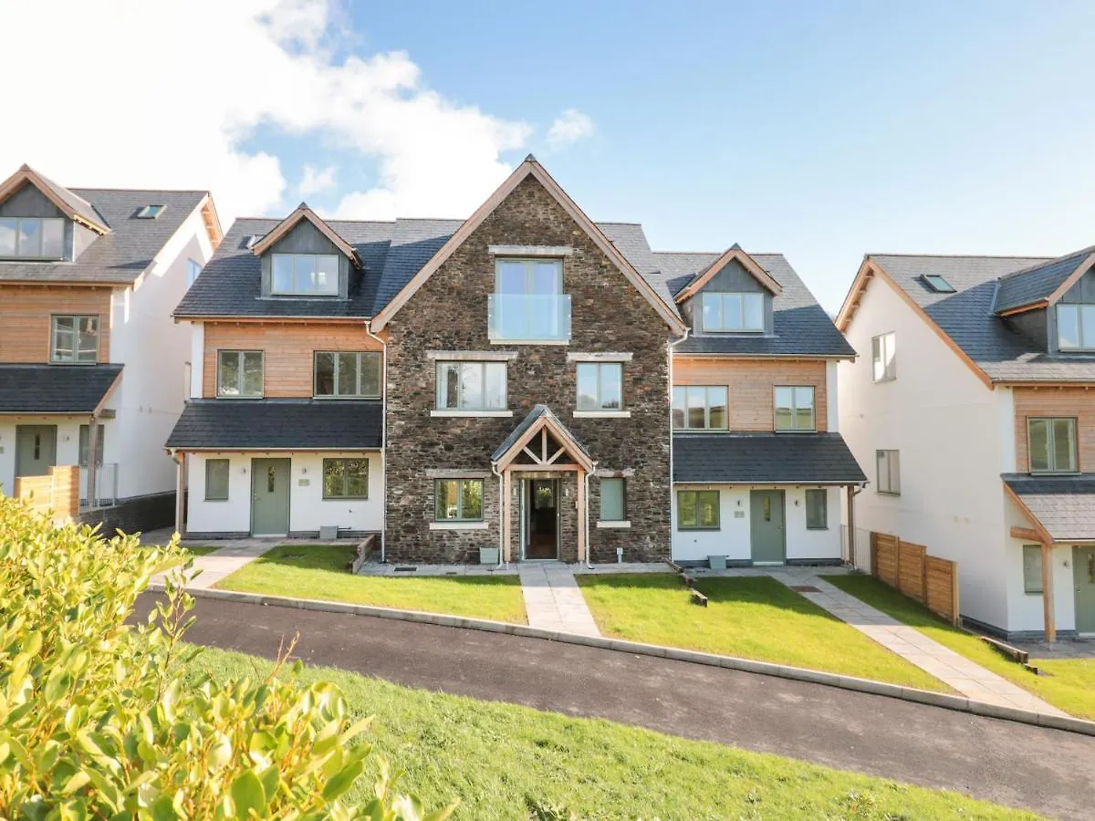 4 Court Terrace, Hillfield Village * Dartmouth
