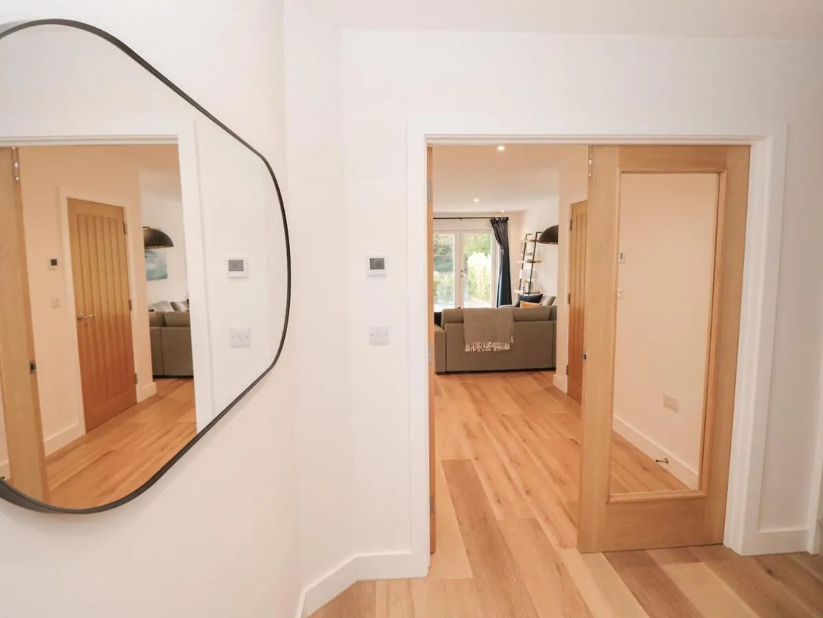 4 Court Terrace, Hillfield Village * Dartmouth