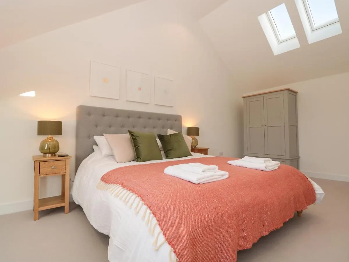 4 Court Terrace, Hillfield Village * Dartmouth