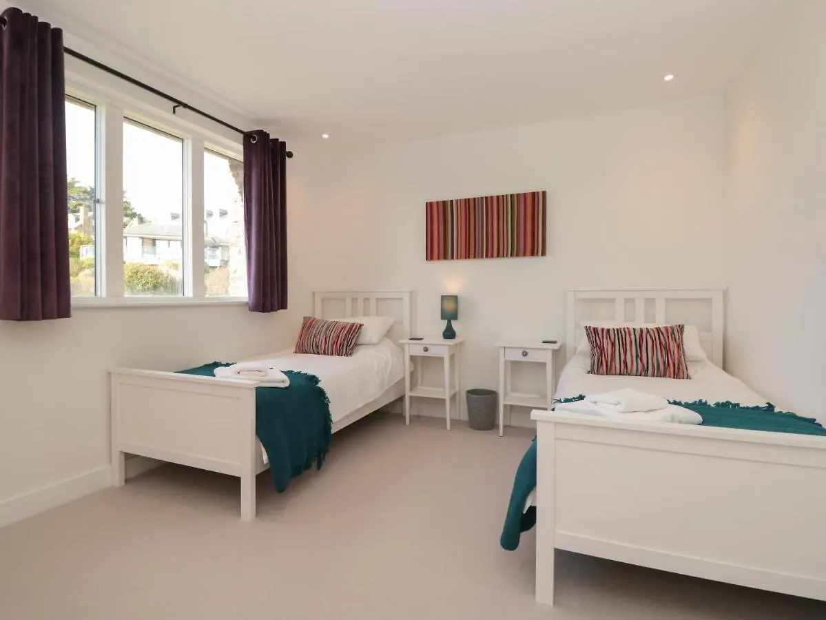 4 Court Terrace, Hillfield Village Holiday home *