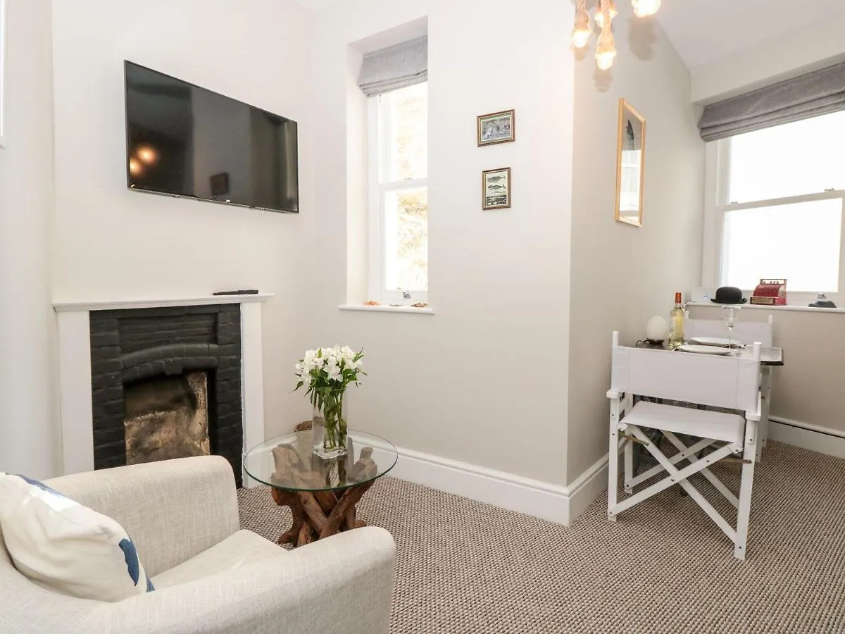 8 Browns Hill * Dartmouth