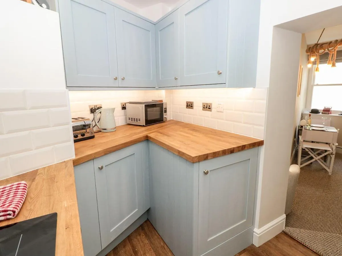8 Browns Hill * Dartmouth