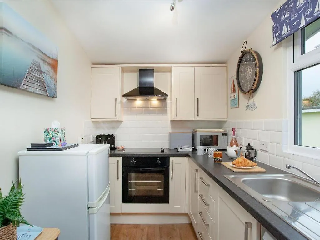 Apartment Sunnydaze-detached With 2 Bedrooms And 2 Bathrooms And Private Parking Outside Door Dartmouth