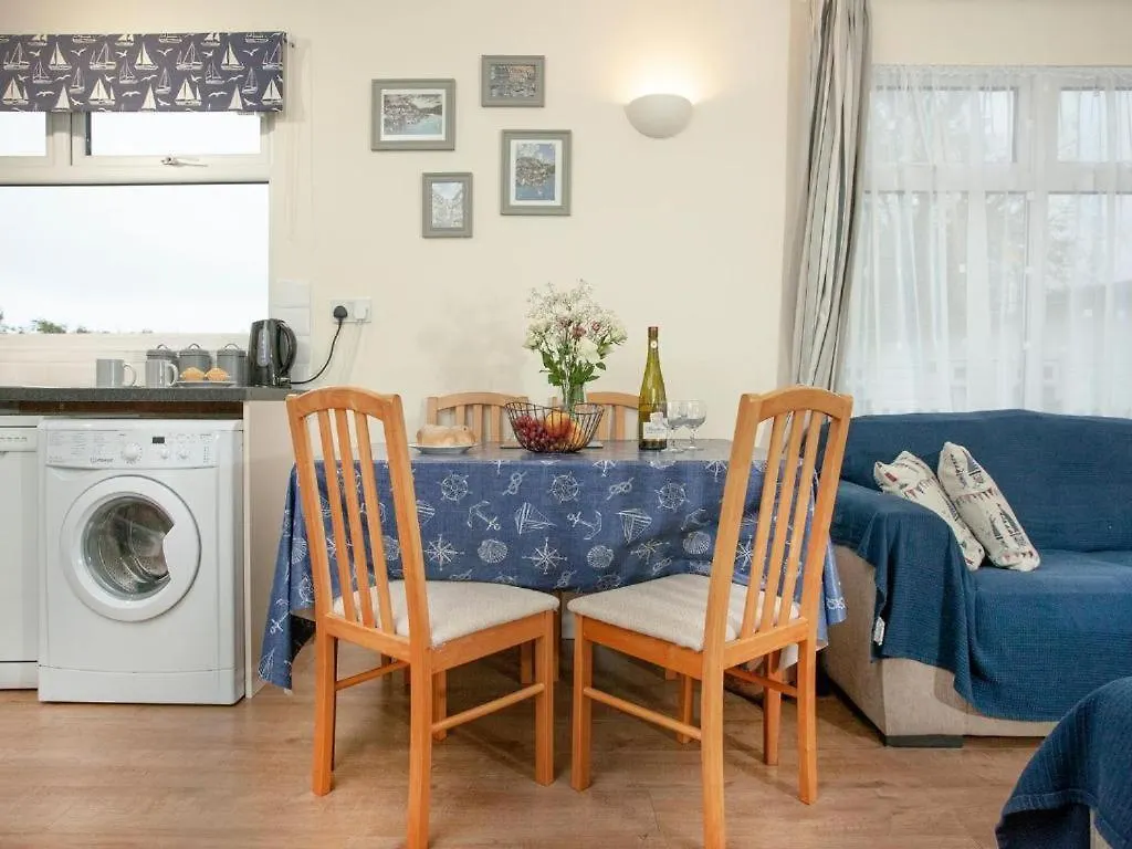 Sunnydaze-detached With 2 Bedrooms And 2 Bathrooms And Private Parking Outside Door *