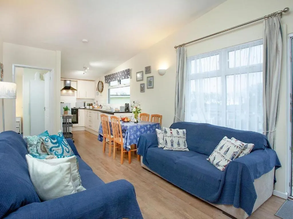 Apartment Sunnydaze-detached With 2 Bedrooms And 2 Bathrooms And Private Parking Outside Door *