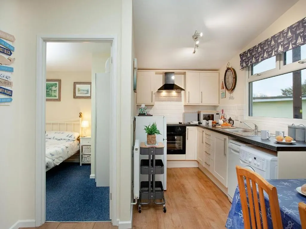 Apartment Sunnydaze-detached With 2 Bedrooms And 2 Bathrooms And Private Parking Outside Door