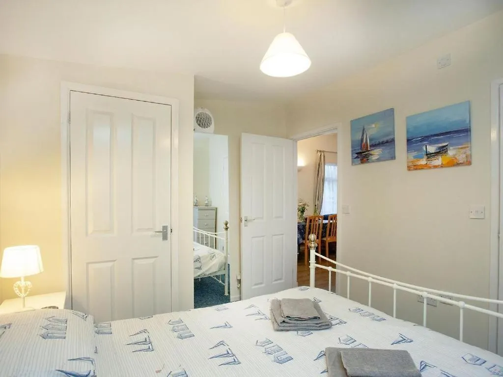Sunnydaze-detached With 2 Bedrooms And 2 Bathrooms And Private Parking Outside Door *