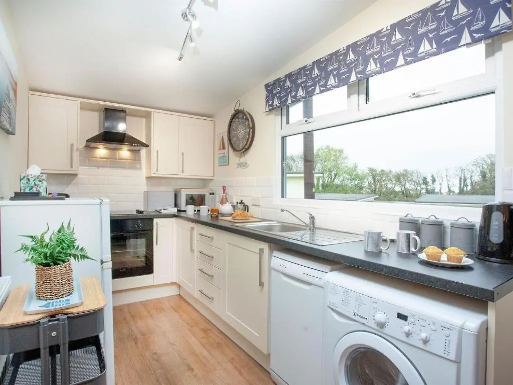Sunnydaze-detached With 2 Bedrooms And 2 Bathrooms And Private Parking Outside Door Apartment Dartmouth