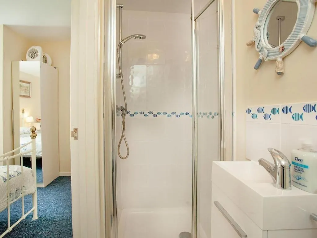 Sunnydaze-detached With 2 Bedrooms And 2 Bathrooms And Private Parking Outside Door *
