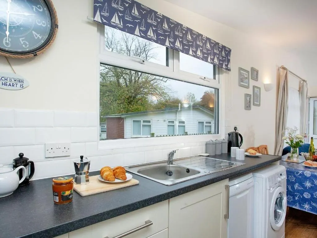 Apartment Sunnydaze-detached With 2 Bedrooms And 2 Bathrooms And Private Parking Outside Door