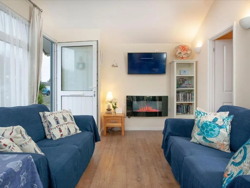 Apartment Sunnydaze-detached With 2 Bedrooms And 2 Bathrooms And Private Parking Outside Door Dartmouth
