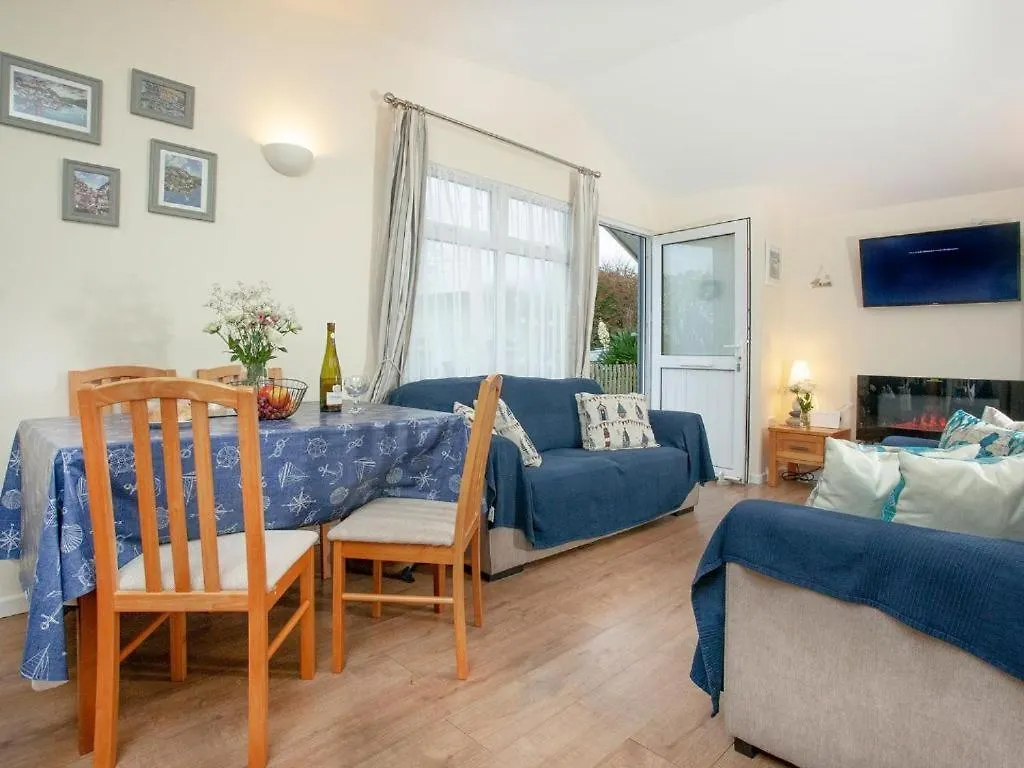 Sunnydaze-detached With 2 Bedrooms And 2 Bathrooms And Private Parking Outside Door