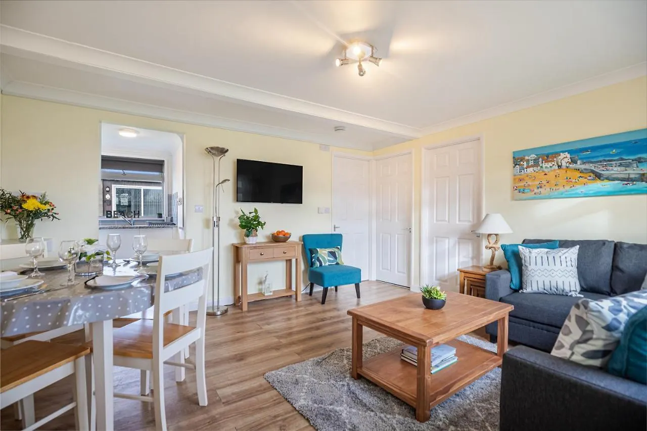 17 Norton Park Dartmouth