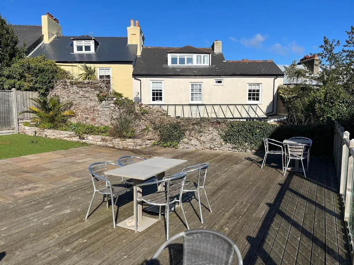Dartside 6 * Dartmouth