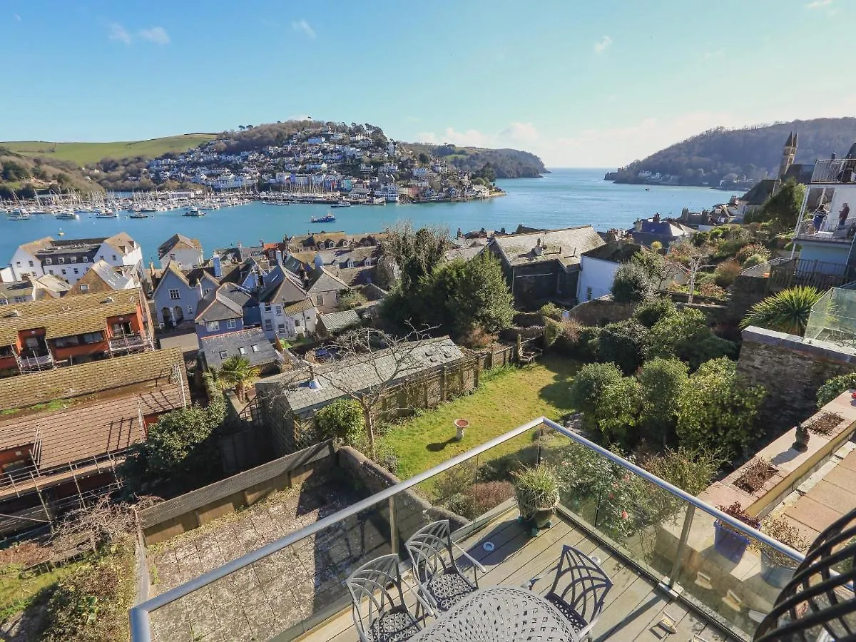 29 Above Town * Dartmouth