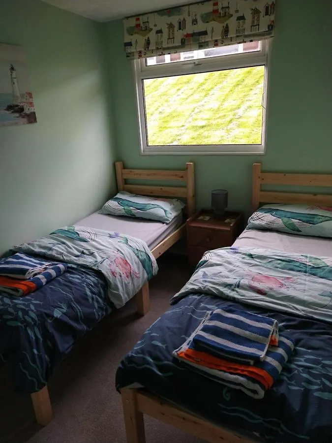 238 Norton Park, 2 Bed With Free Parking *