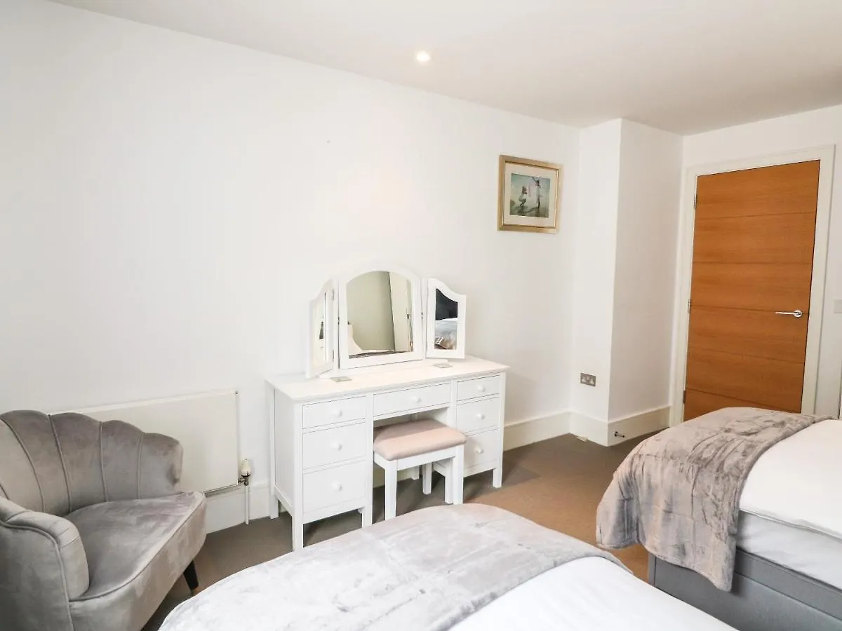30 Dart Marina Apartment *